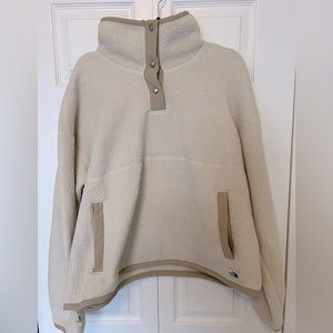 Tan North Face fleece pullover, with 3 snap closure at neck, size XL